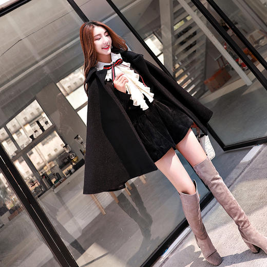 uni2018春秋新款气质宽松短款斗篷披风名媛呢子大衣毛呢外套女冬