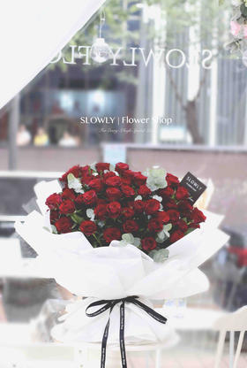 韩式99朵暗红玫瑰花束