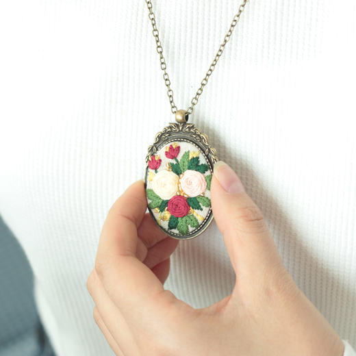 【含视频教学】每款材料包可做三条不同花色的项链  手工刺绣diy复古项链 商品图1