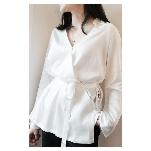 Viktoria Chan | Andrea Silk Blouse with Buttons [长袖真丝上衣] 商品图1