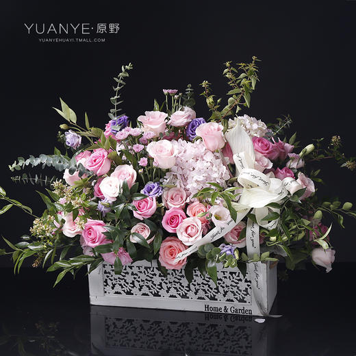 粉玫瑰绣球手提花篮 商品图0