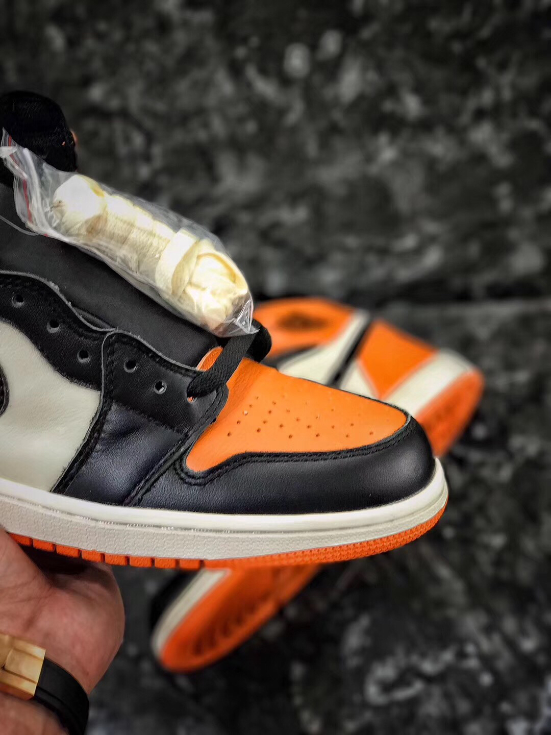 经典爆款aj1黑扣碎篮板aj1出口国外鞋店订单完美鞋型头层软牛皮男鞋