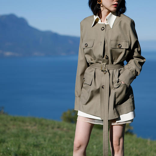 灰绿色狩猎装safari