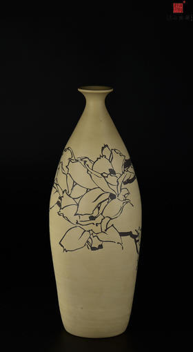 满江红单色刻填玉兰花玉兰瓶