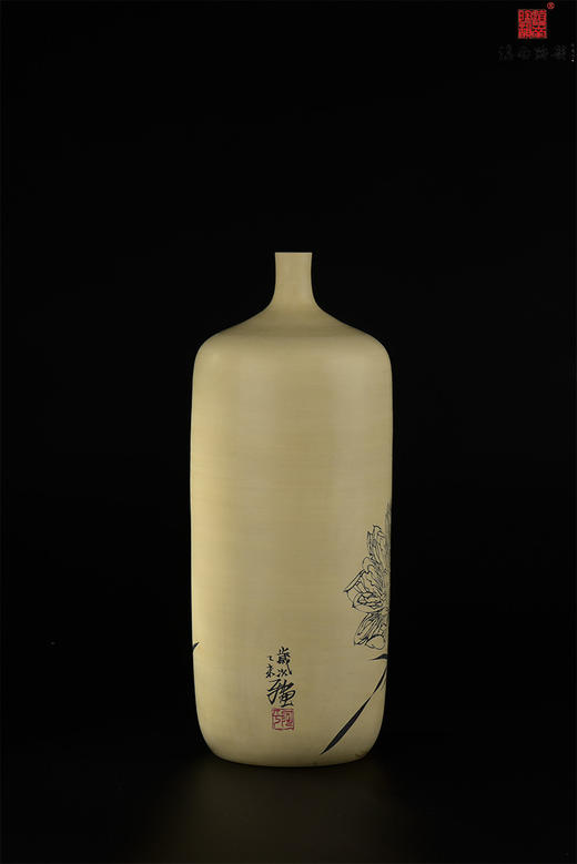 何阿平单色刻填荷韵图尖口瓶 商品图2