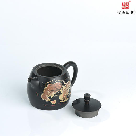 毛耀宏覆色刻填秋荷井栏壶 商品图3