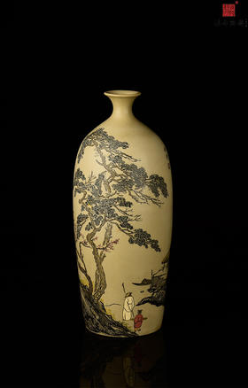 周伟覆色刻填松树小口梅瓶