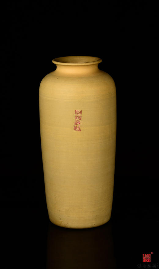 周伟覆色刻填红衣罗汉简瓶 商品图1