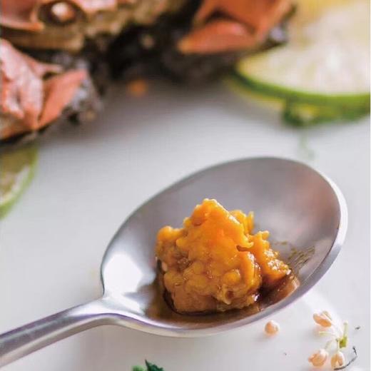 真正正宗的阳澄湖大闸蟹，来自校友师兄家，自家70亩阳澄湖东湖核心水域。包活，死蟹包赔，顺丰空运全国包邮。 商品图1