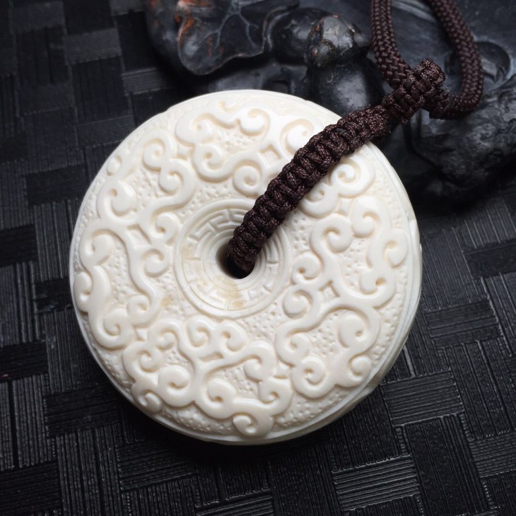 d49790猛犸象牙回纹平安扣吊坠