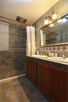 做不了干湿分离，起码也要装个浴室窗帘！