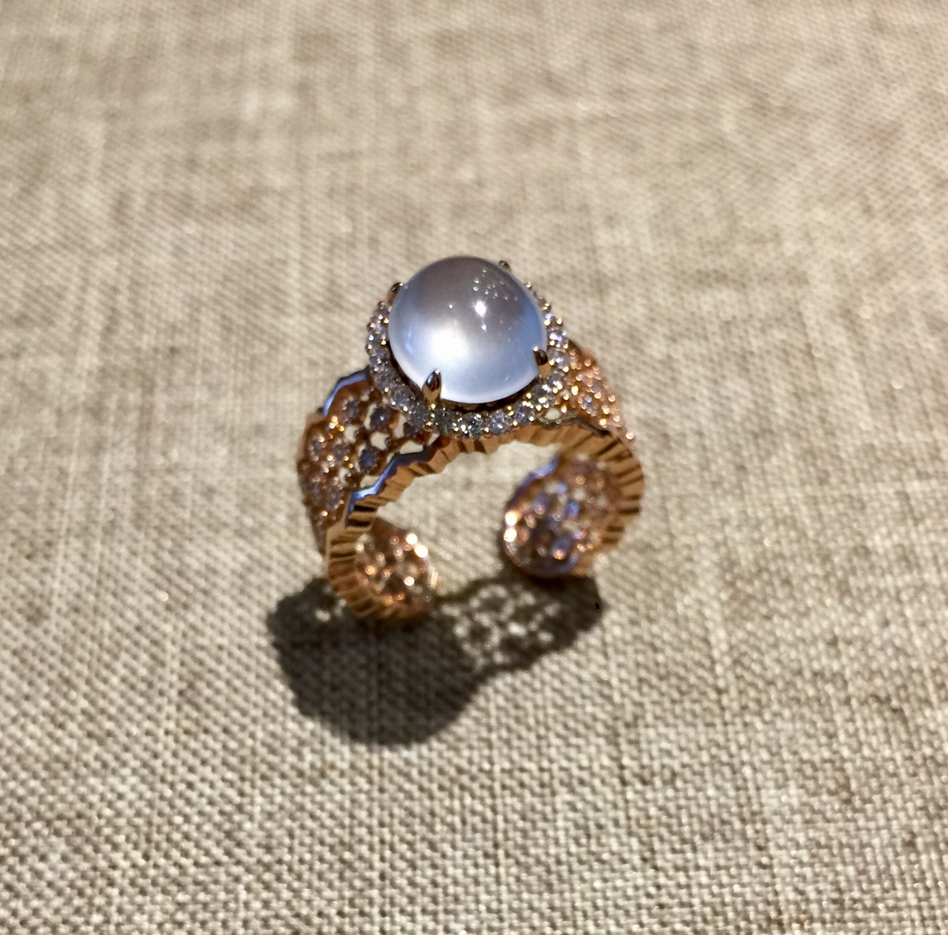 高冰白色翡翠钻石豪镶戒指