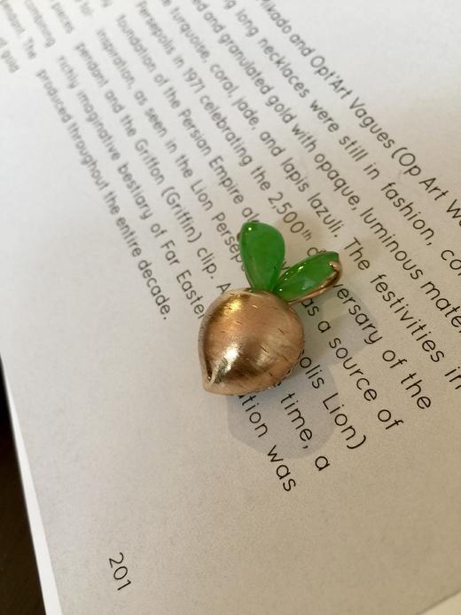 苹果绿高冰翡翠萝卜造型胸针 商品图0