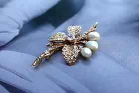 古董野生珍珠钻石胸针