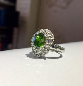 2.2克拉乌拉尔翠榴石戒指