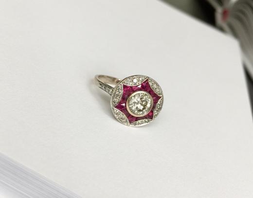 无边镶嵌红宝石戒指胸针套装 商品图1