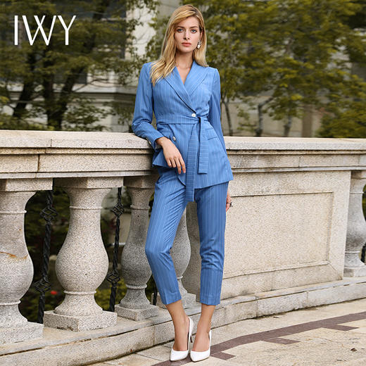 iwy长袖条纹西装套装女2018高端职业套装显瘦浅蓝色西服cp8366