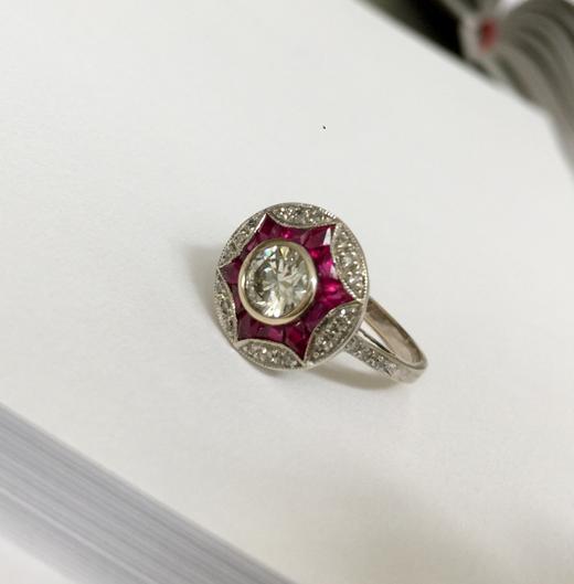 无边镶嵌红宝石戒指胸针套装 商品图3