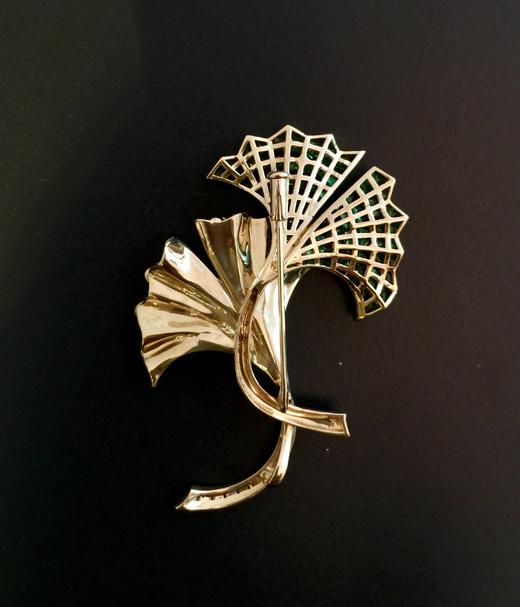 无边镶嵌工艺钻石银杏造型胸针 商品图8