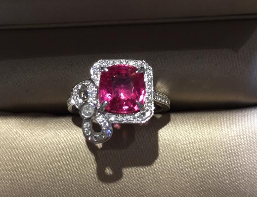 2.43克拉热粉蝴蝶结款尖晶石戒指 商品图0