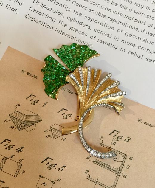无边镶嵌工艺钻石银杏造型胸针 商品图5