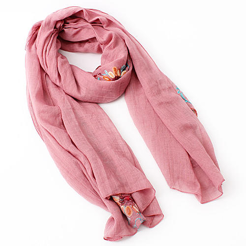 淡粉色气质刺绣花长款围巾丝巾