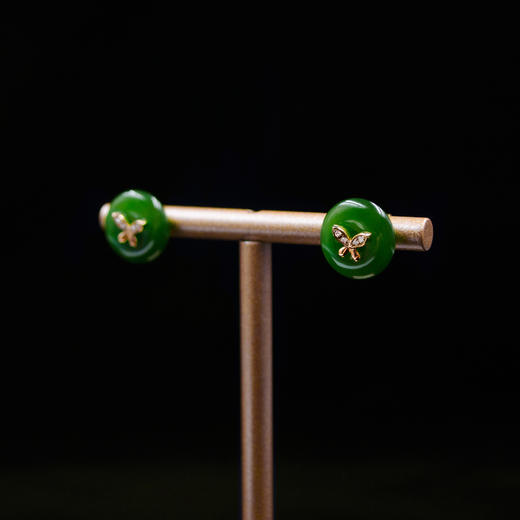 18K玫瑰金和田玉（碧玉）耳钉--金蝶翩翩 /小平安扣12mm / 菠菜绿（含18k金耳扣） 商品图4