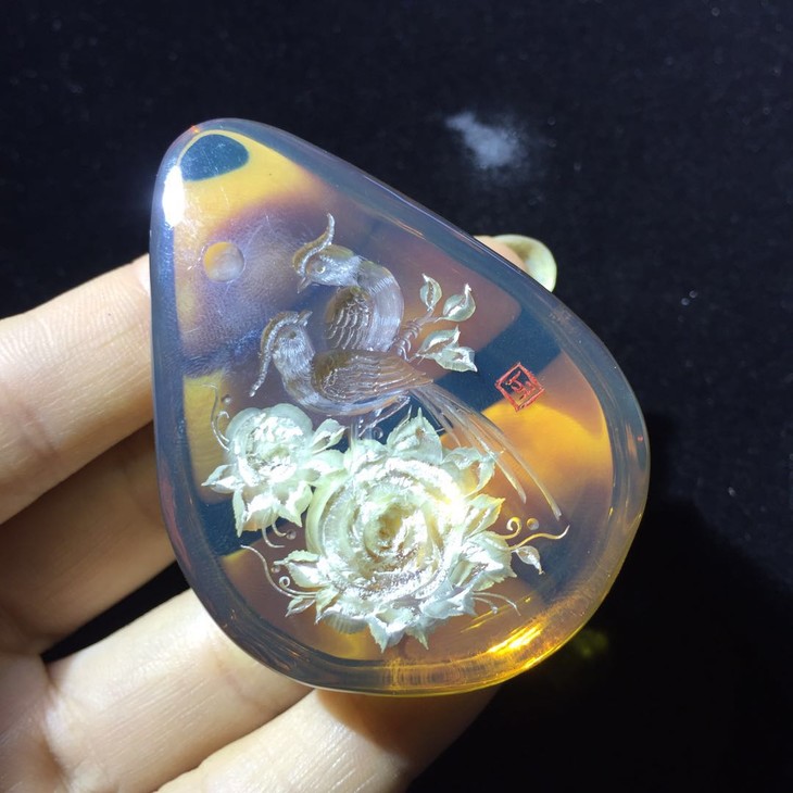 49933墨西哥蓝珀阴雕喜上枝头吊坠