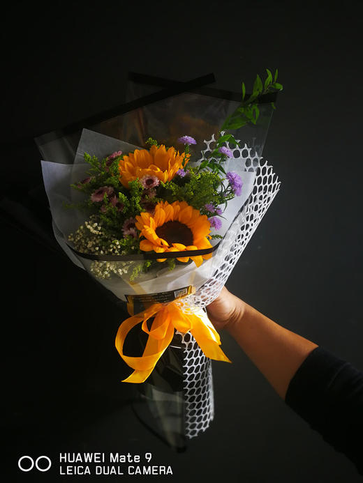 向日葵搭配花束 潍坊勿忘我鲜花连锁