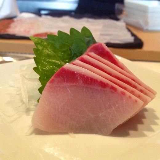 日本油金鱼刺身图片