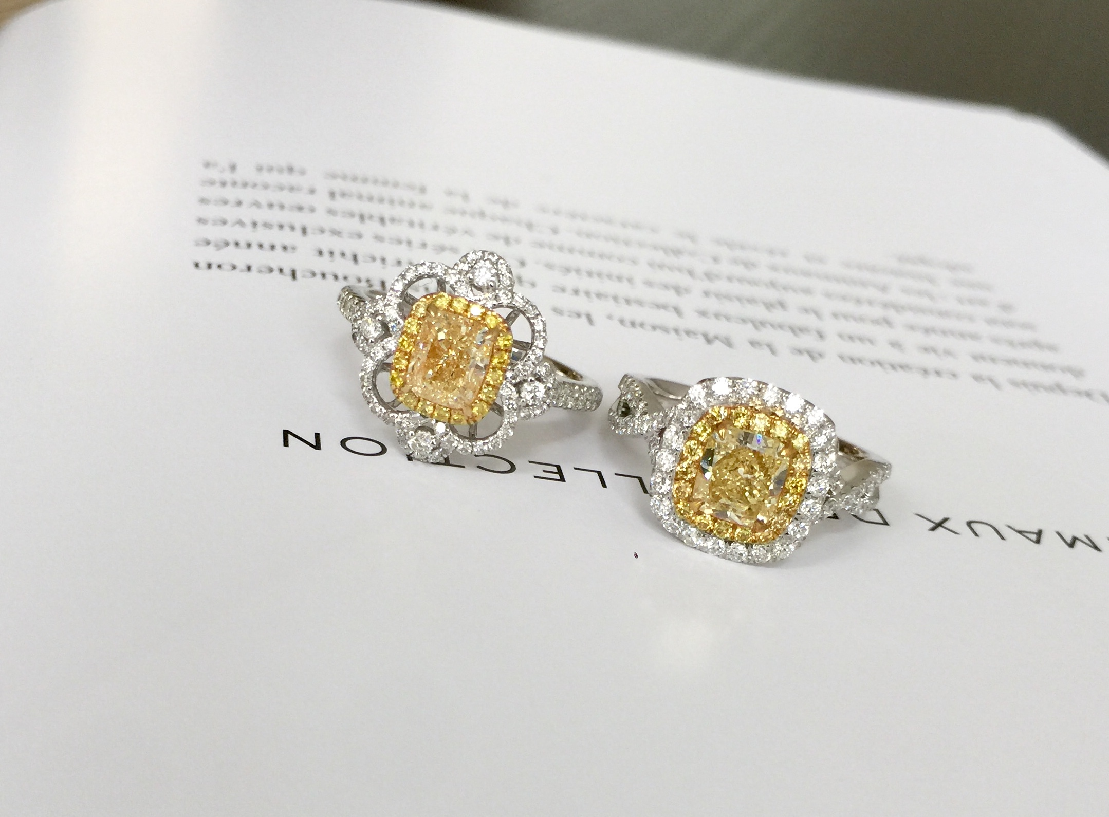 一克拉黄色钻石经典花朵元素戒指