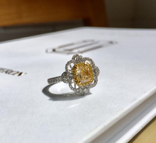 一克拉黄色钻石经典花朵元素戒指 商品图3
