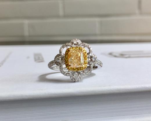 一克拉黄色钻石经典花朵元素戒指 商品图1
