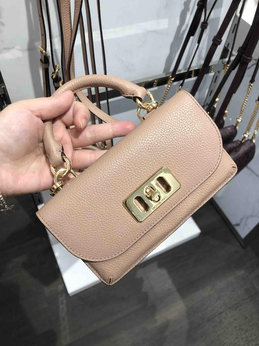 清库存！MK小猪鼻斜挎手铃手机包钱包 商品图0