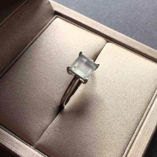 高冰种飘花方形祖母绿切割翡翠戒指18k白金镶嵌 商品图3