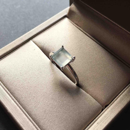 高冰种飘花方形祖母绿切割翡翠戒指18k白金镶嵌 商品图1