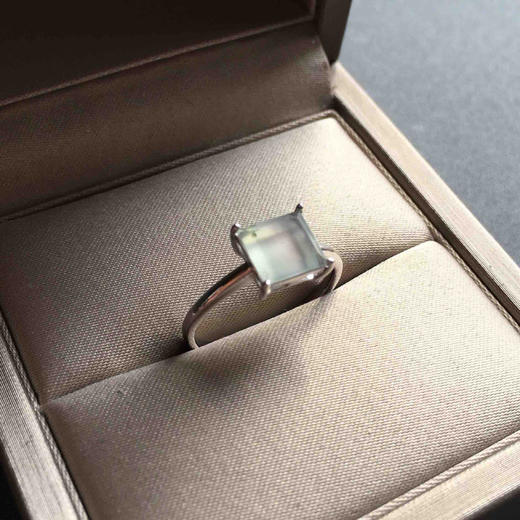 高冰种飘花方形祖母绿切割翡翠戒指18k白金镶嵌 商品图4