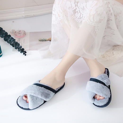 秋冬新款交叉毛毛兔绒拖鞋女平底防滑露趾保暖吸汗居家地板毛绒拖鞋 商品图3