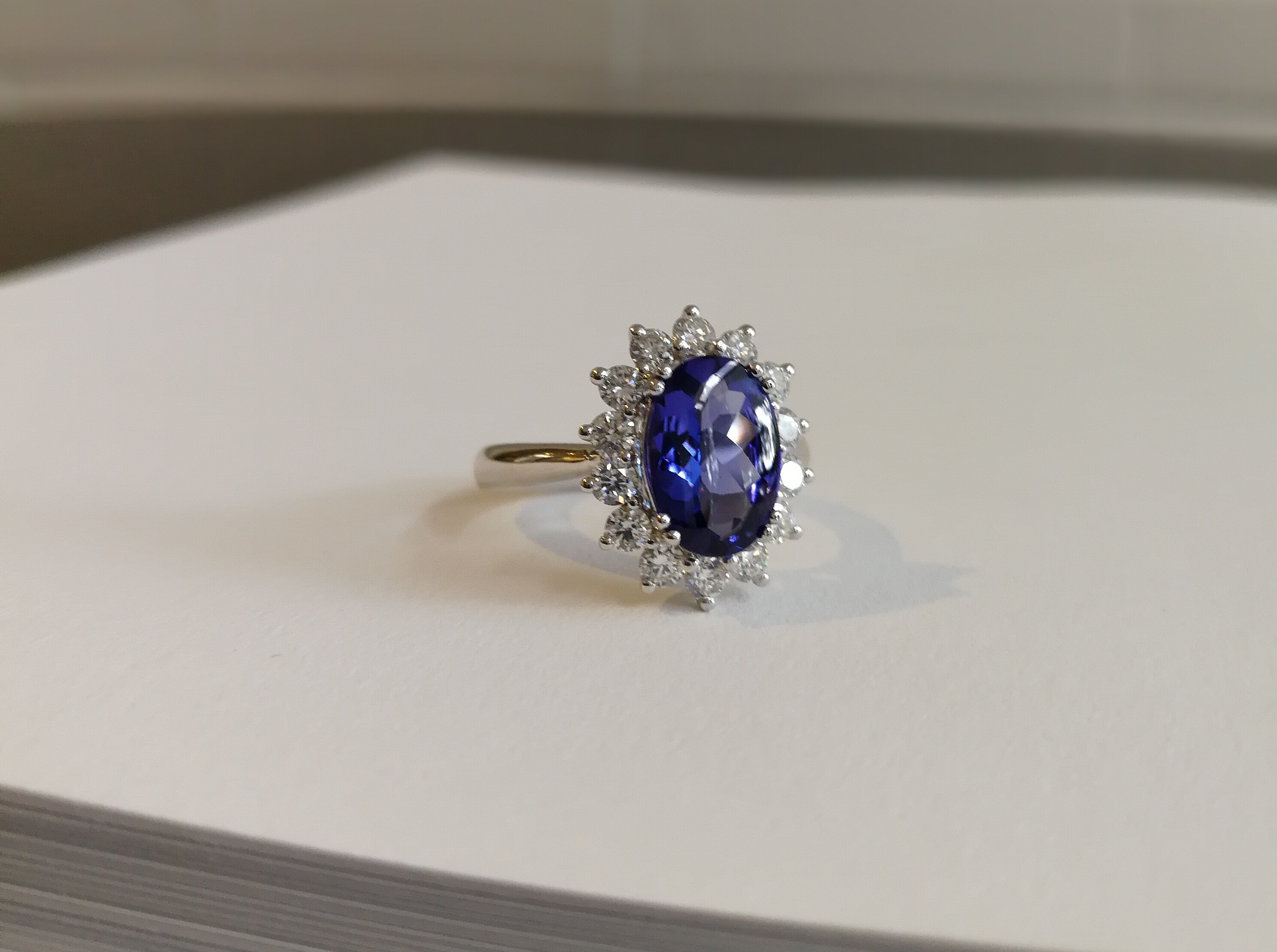 两克拉坦桑石镶钻经典戴妃戒指(已出，同款可定制）