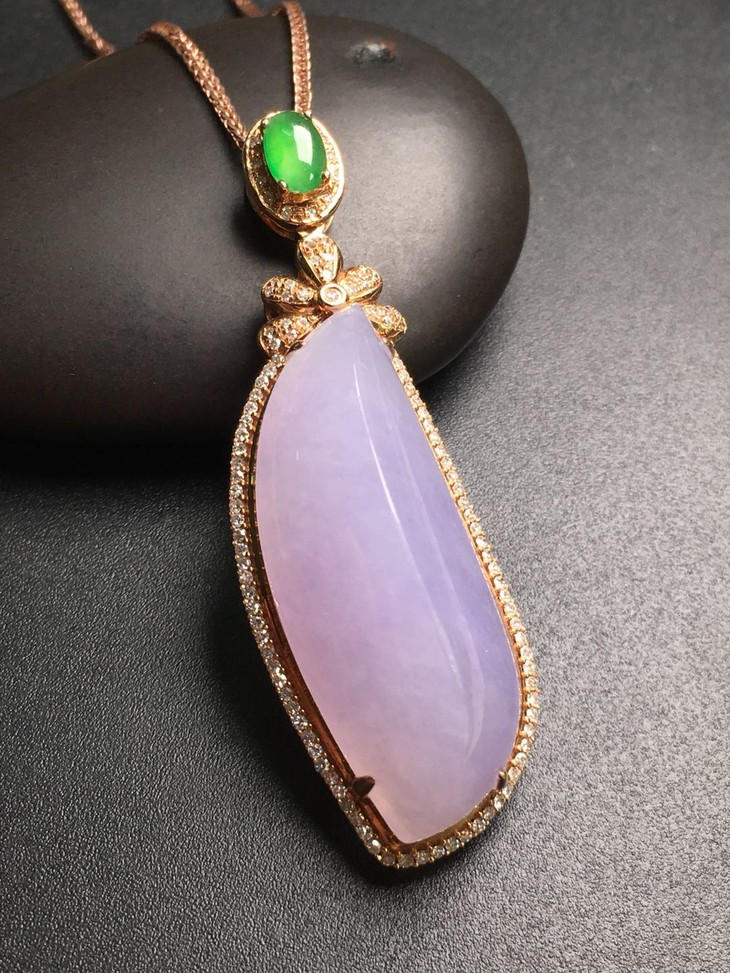 12370翡翠粉紫随形吊坠