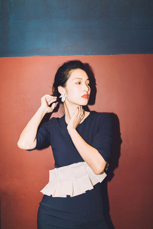 AtelierMissLu / Brenda 藏青褶皱装饰中袖连身裙 商品图2