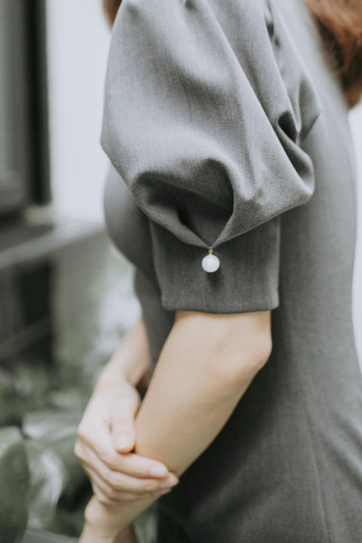 AtelierMissLu /Jacqueline 高级灰灯笼袖修身裙 商品图3