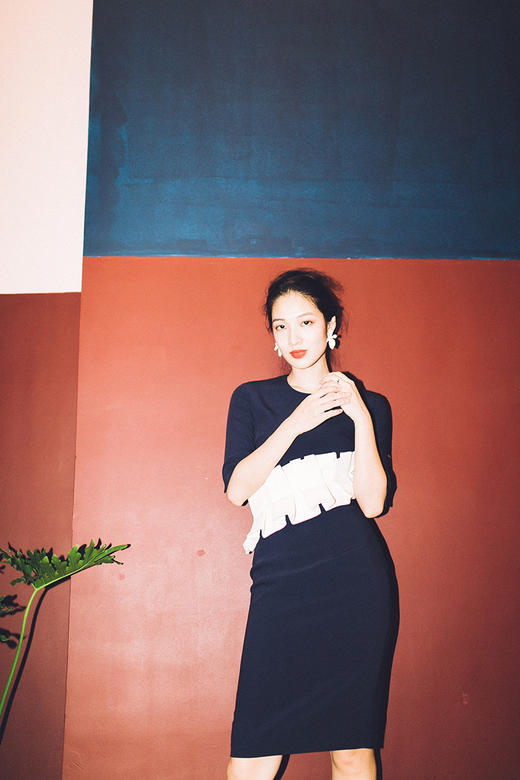 AtelierMissLu / Brenda 藏青褶皱装饰中袖连身裙 商品图7