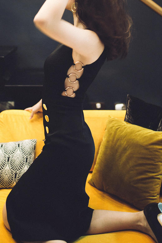 AtelierMissLu / Harriet 黑色纽扣露腰小礼服 商品图3