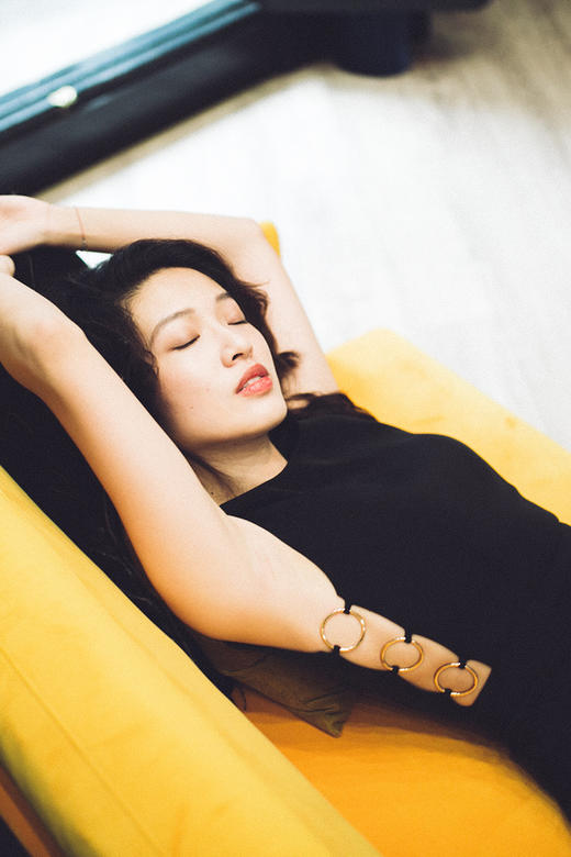 AtelierMissLu / Harriet 黑色纽扣露腰小礼服 商品图1