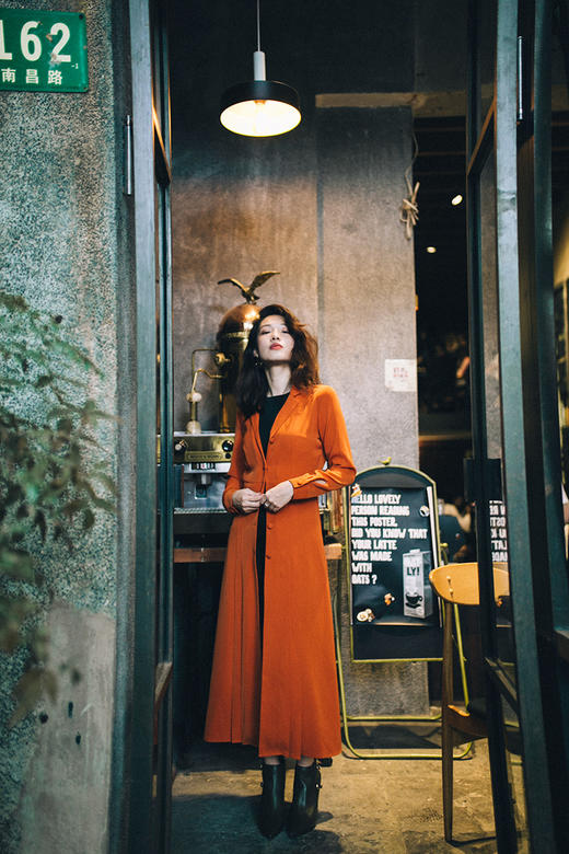 AtelierMissLu / Sabrina 亮橘风琴摆系扣长风衣 商品图0