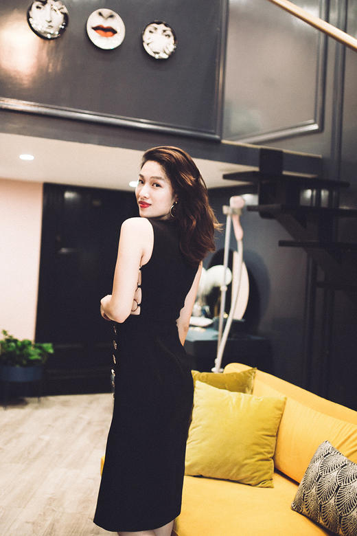 AtelierMissLu / Harriet 黑色纽扣露腰小礼服 商品图2