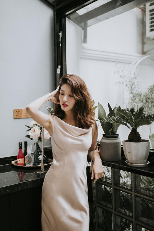 AtelierMissLu / Evelyn 香槟粉荡领飘带小礼服 商品图1