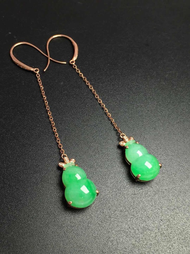 d12415翡翠绿葫芦耳坠