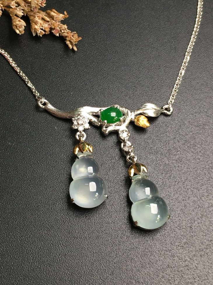 12410翡翠高冰双葫芦吊坠